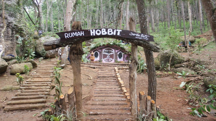 Paket wisata jogja rumah hobbit