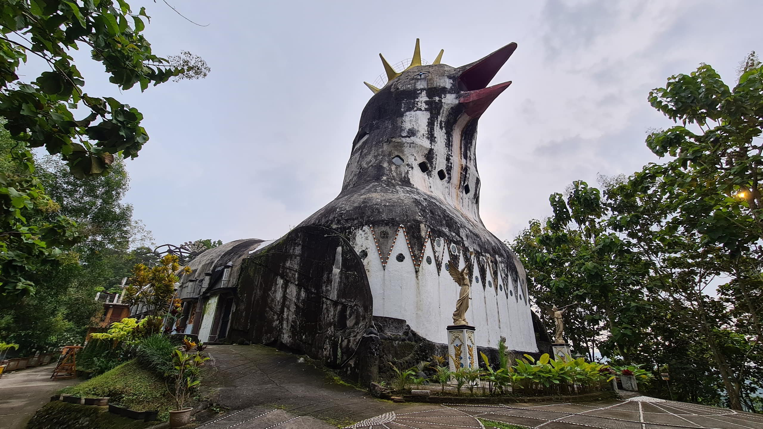 Wisata Rohani Umat Nasrani Bukit Gereja Ayam