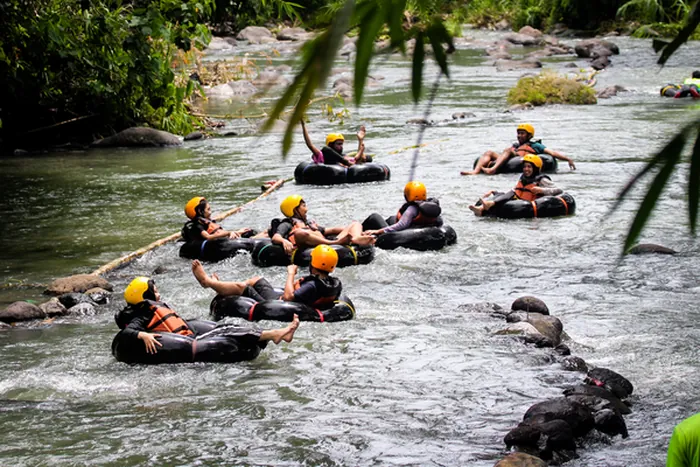 Keseruan Aktivitas Tubing di Rivermoon Klaten