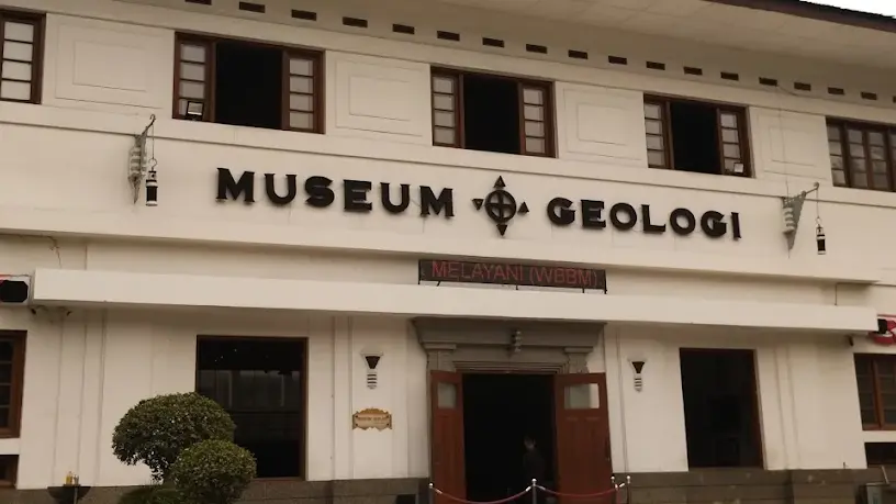 Tempat Wisata Murah di Bandung - Museum Geologi