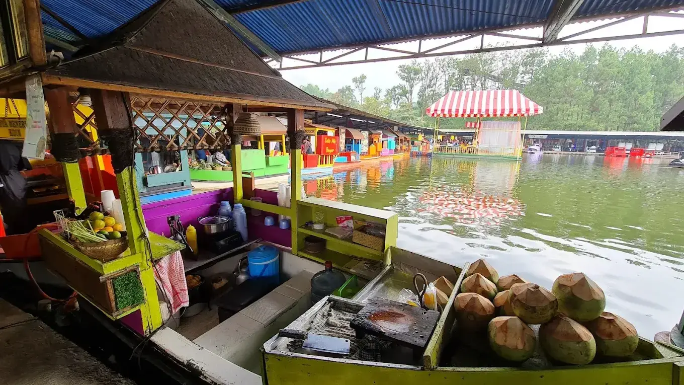 Tempat Wisata Murah di Bandung - Floating Market Lembang