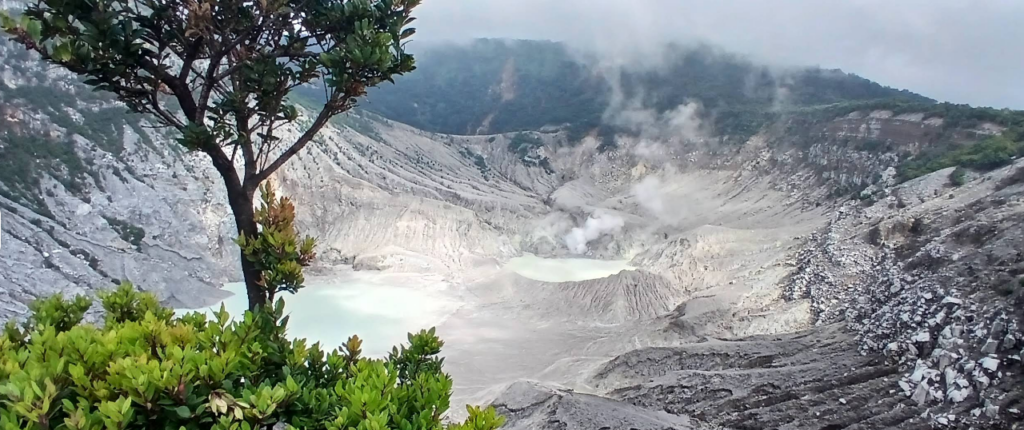Tempat Wisata Murah di Bandung - Gunung Tangkuban Perahu