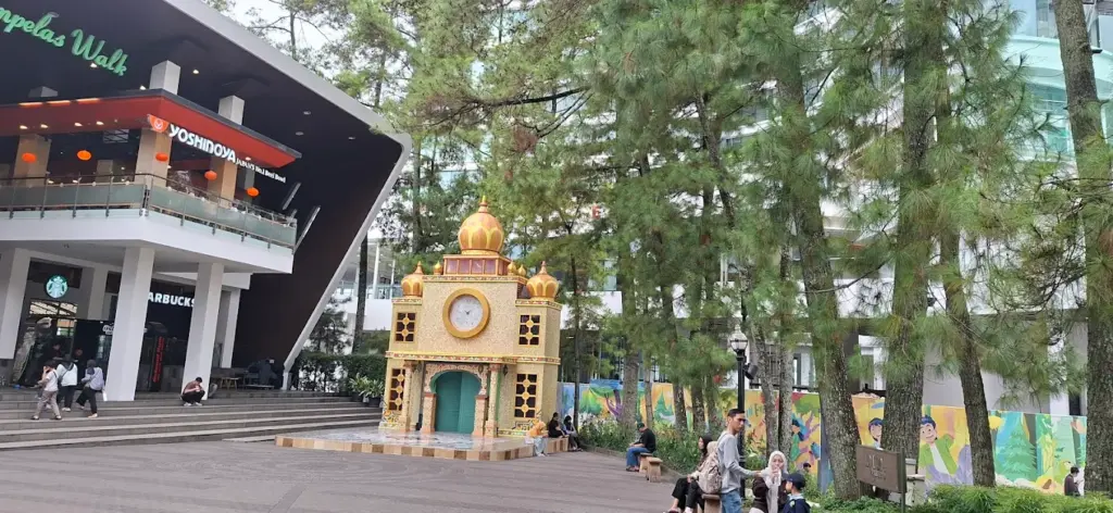 Tempat Wisata Murah di Bandung - Cihampelas Walk & Jalan Cihampelas